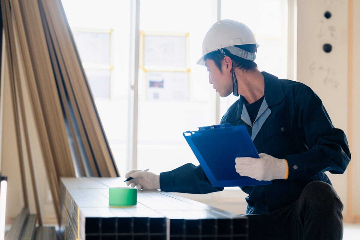竣工検査を行っているイメージ
